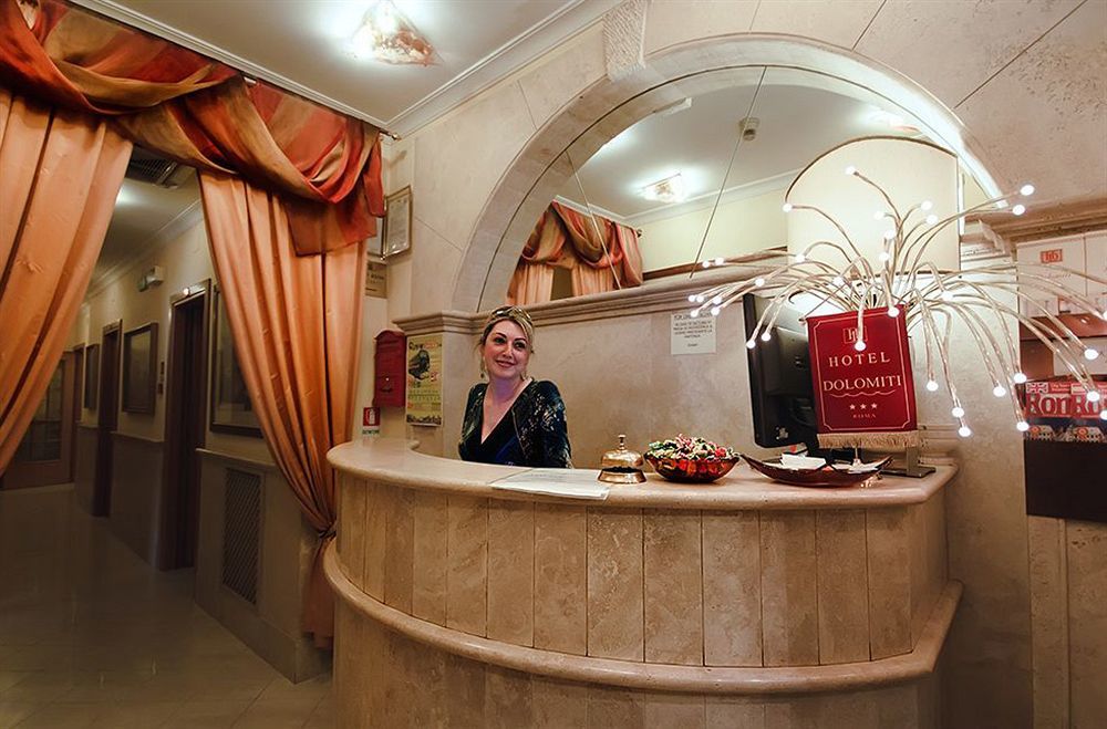 Hotel Dolomiti Roma Esterno foto